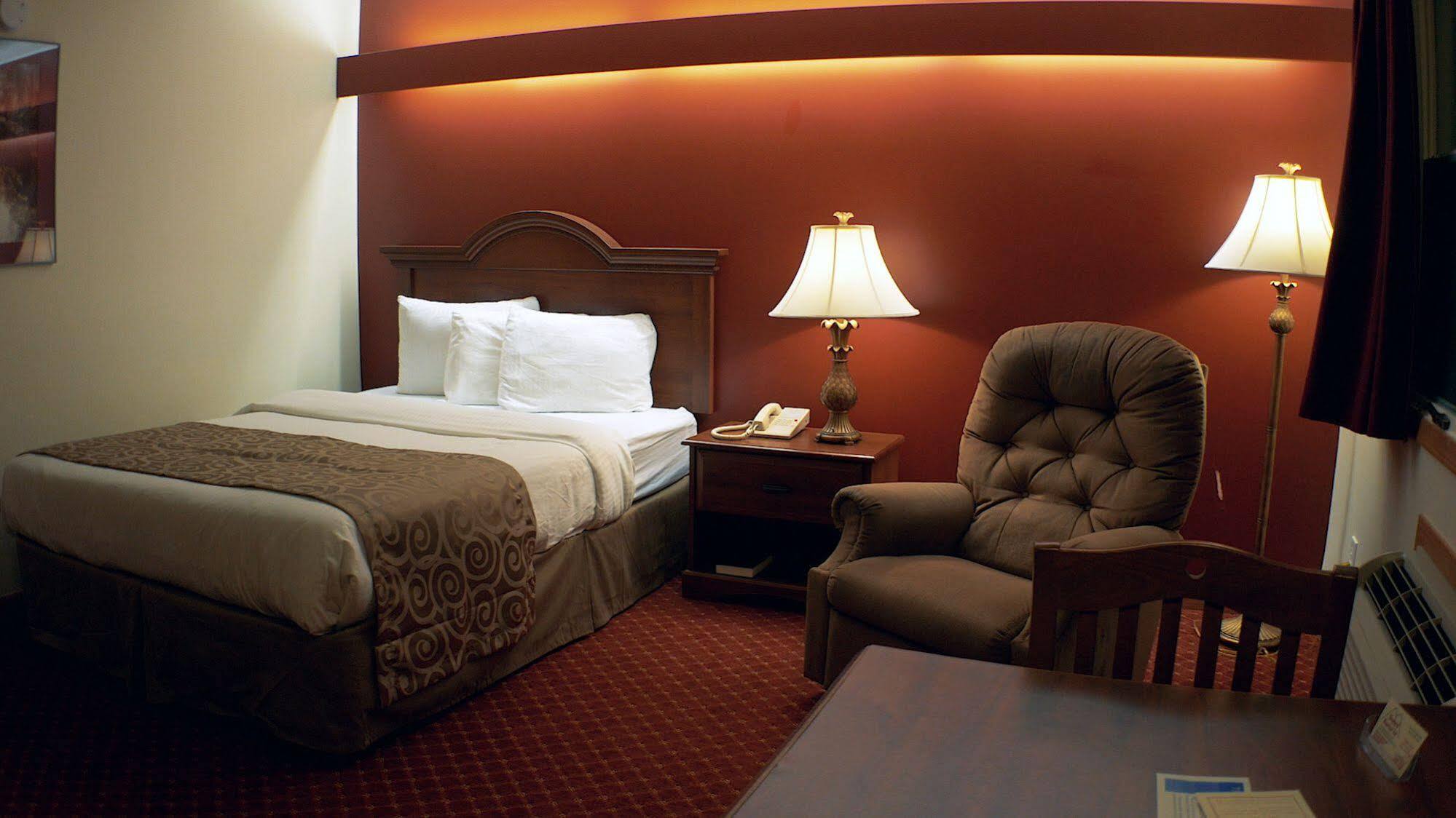 Shepherd Mountain Inn & Suites Pilot Knob Eksteriør billede