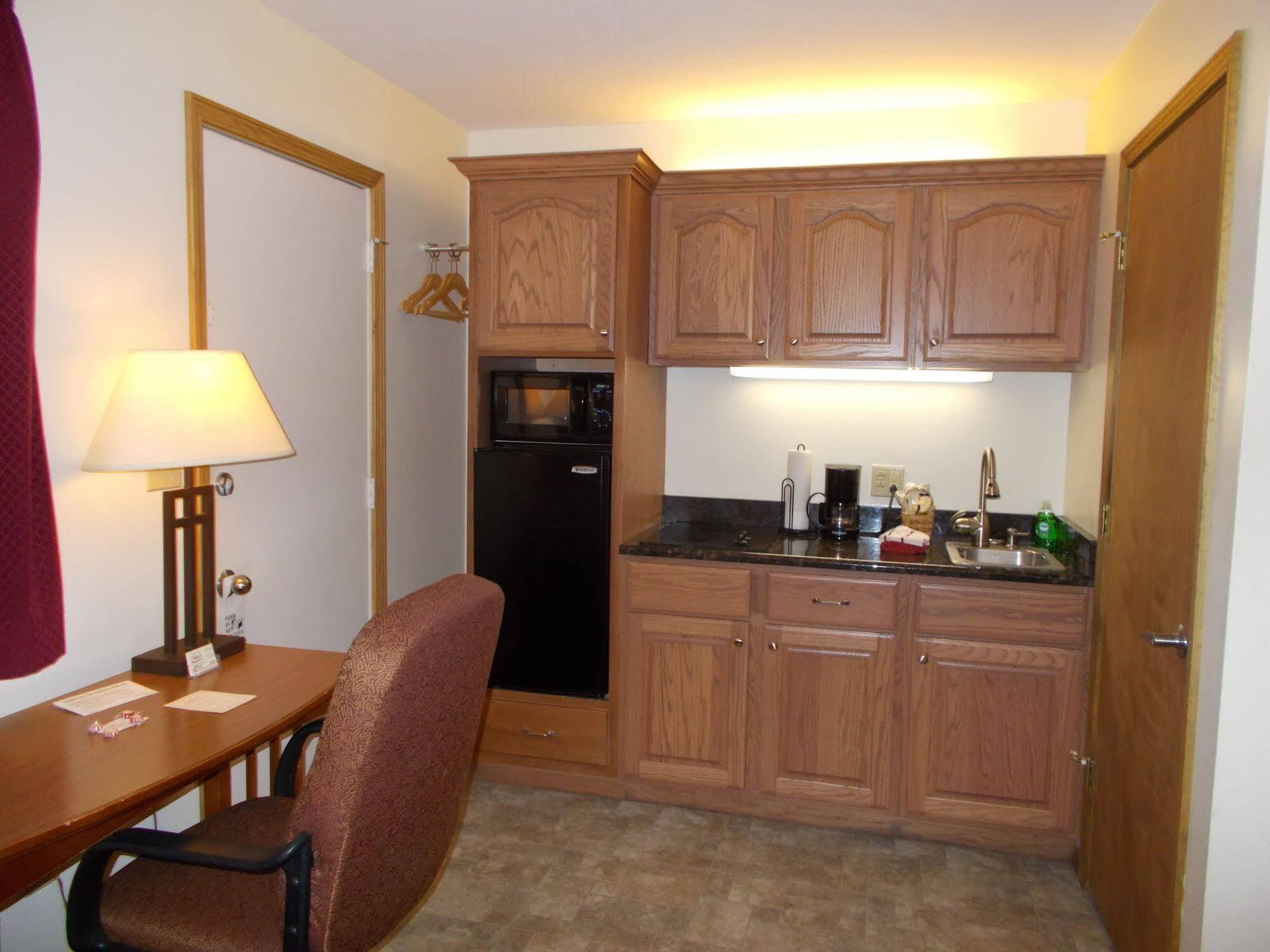 Shepherd Mountain Inn & Suites Pilot Knob Eksteriør billede